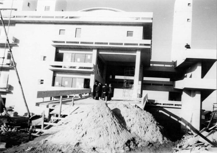 工事中の羽島市旧本庁舎入口
